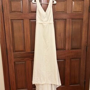 Elegant White Sleeveless Dress